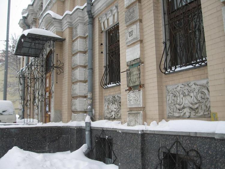 В Киеве вандалы украли бронзовый бюст поэтессы Леси Украинки