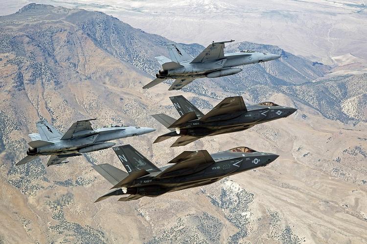 Половина американских новейших истребителей F-35 не способны летать