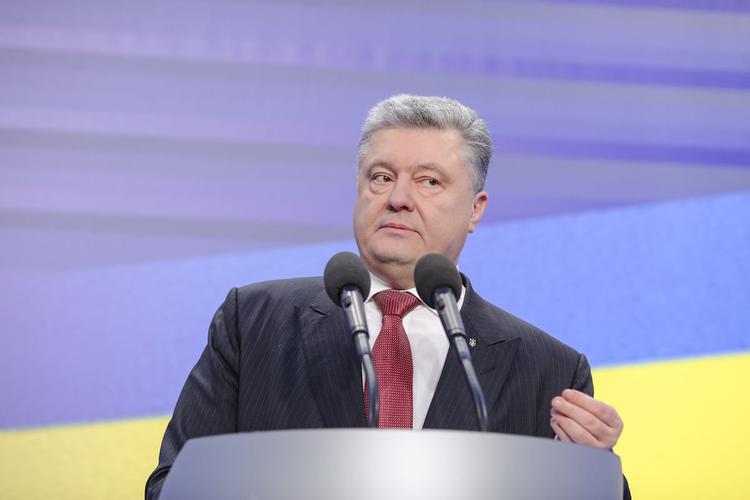 Порошенко требует усилить санкции в отношении РФ