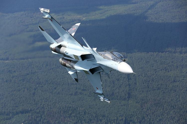 Обнародованы кадры уничтожения ВКС РФ военного корабля у берегов Сирии