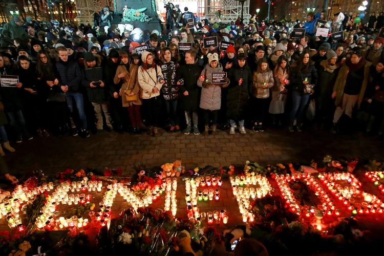 Сегодня поминают погибших при пожаре в кемеровском ТЦ "Зимняя вишня"