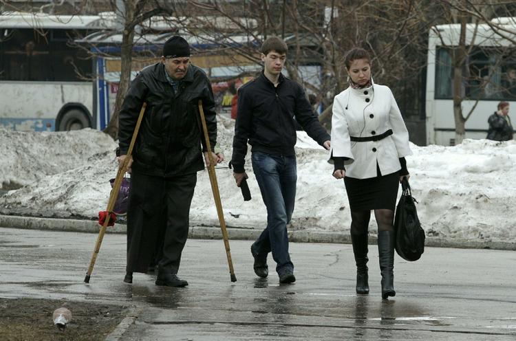 Инвалидам неожиданно сокращают господдержку