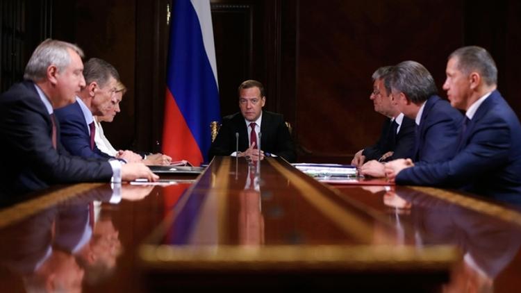 Сегодня Медведев представит новое правительство Путину