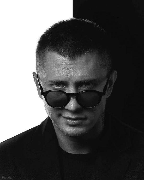 Павел Прилучный попал в больницу, поклонники решили,что у него сердечный приступ