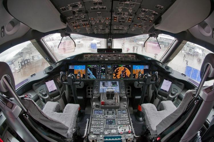 В Сеть попала запись перговоров пилотов загоревшегося Boeing и диспетчеров Сочи