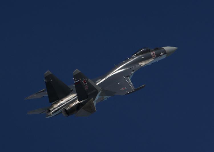 Американское издание назвало российский истребитель Су-35 "ночным кошмаром" США
