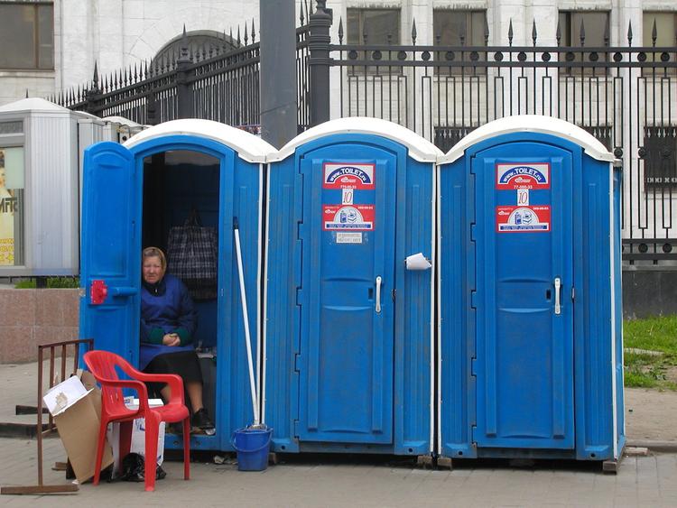 В Москве негодуют из-за устроивших в музеях туалет китайцев