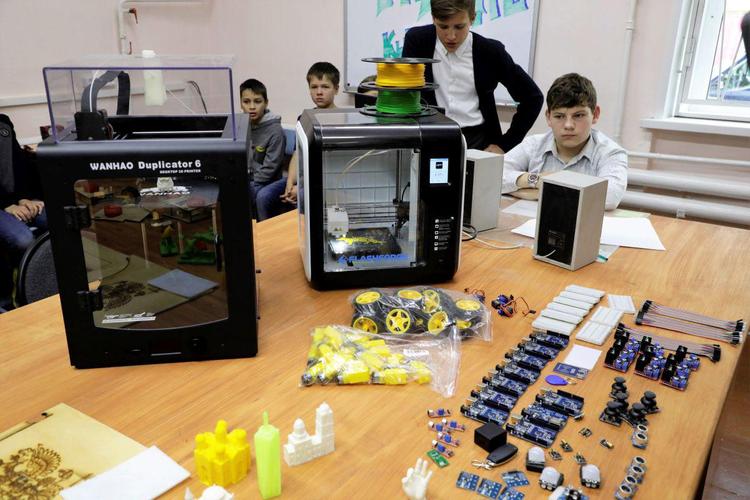 РМК открыла в Кыштыме лабораторию будущих инженеров