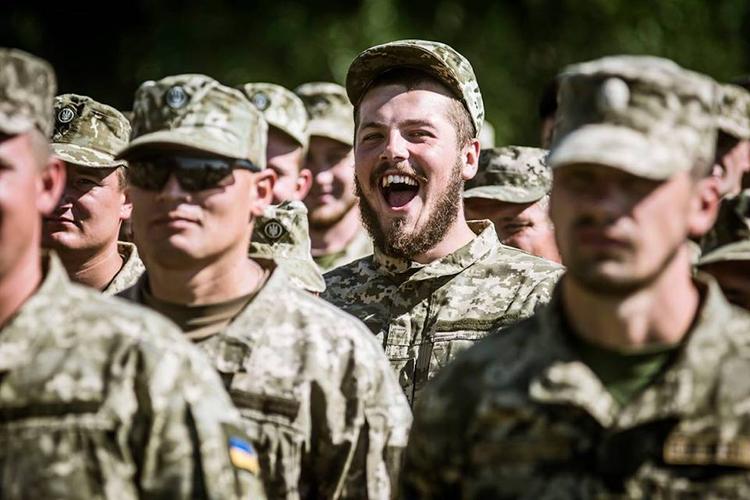 Солдата из 93 бригады ВСУ чуть не зарезал собственный отец