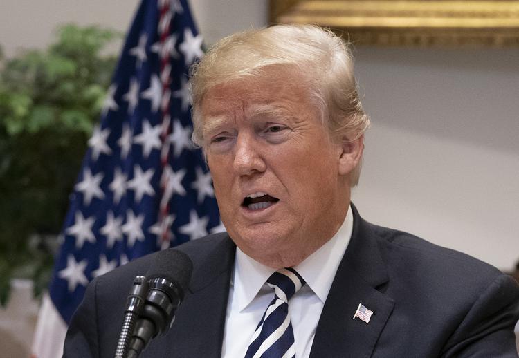 Во время выступления Трампа человеку в толпе внезапно стало плохо