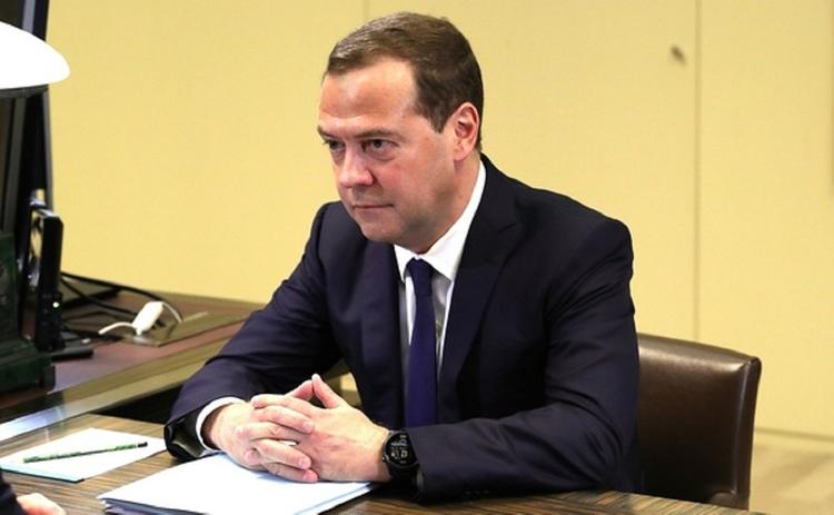 Дмитрий Медведев поздравил россиян с Днем народного единства