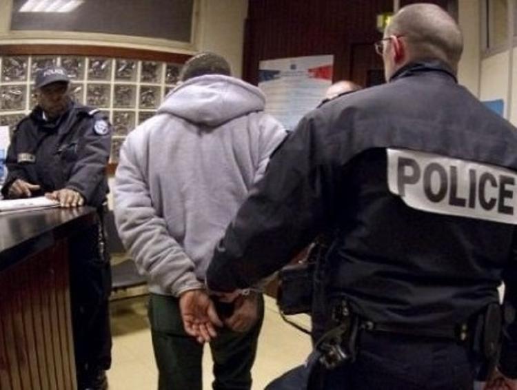 В Германии двое мужчин украли более 100 туалетных кабинок