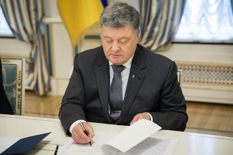 Порошенко подписал закон о передаче Андреевской церкви Константинополю