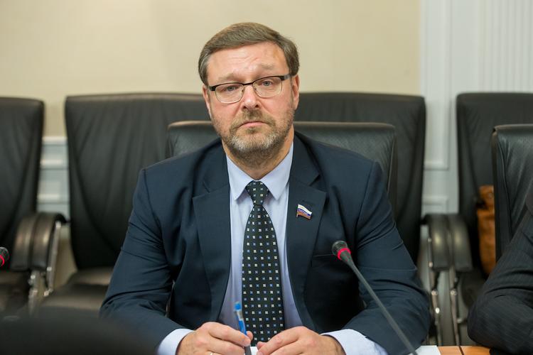 Косачев расценивает отставку главы Пентагона как "положительный сигнал"