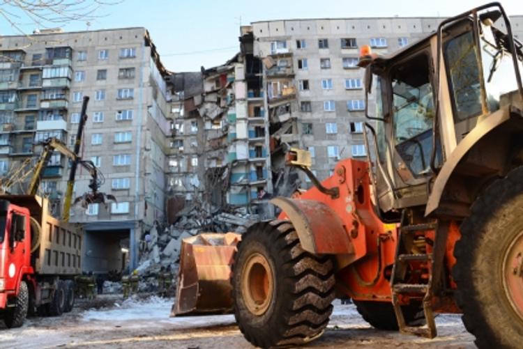 Под завалами дома в Магнитогорске могут находиться десятки людей