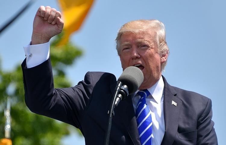 Трамп запретил членам Конгресса пользоваться служебными самолётами