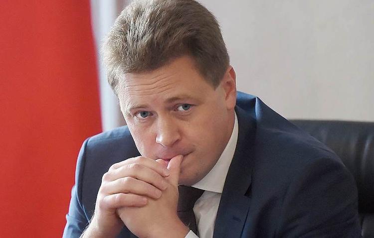 Овсянников отказался отвечать на сложные вопросы о своем конфликте с парламентом