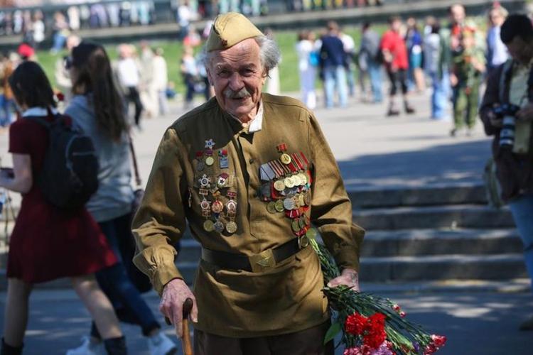 Сейм Латвии запретил ветеранам носить форму Красной армии