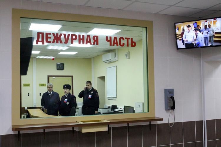 В сейфе - пусто. Девять миллионов рублей пропали прямо из-под носа столичной полиции