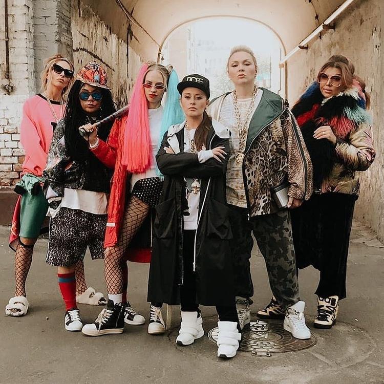 Миллион за 15 минут и «Лабутены», или сколько зарабатывают девочки из Comedy Woman