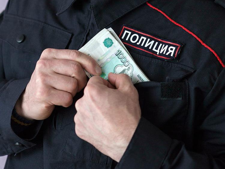 Скандал в рядах силовиков. Поймали полицейских, которые подбрасывали людям запрещенные вещества ради денег