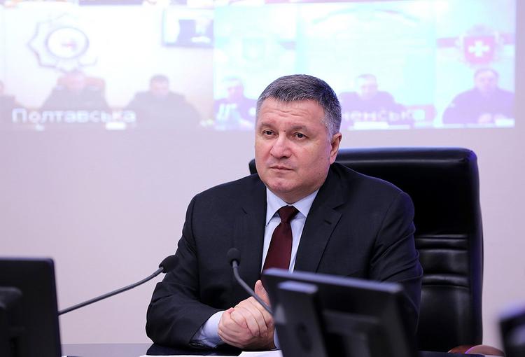 "Правоохранители зафиксировали подкуп избирателей одним из кандидатов", - сообщил Аваков