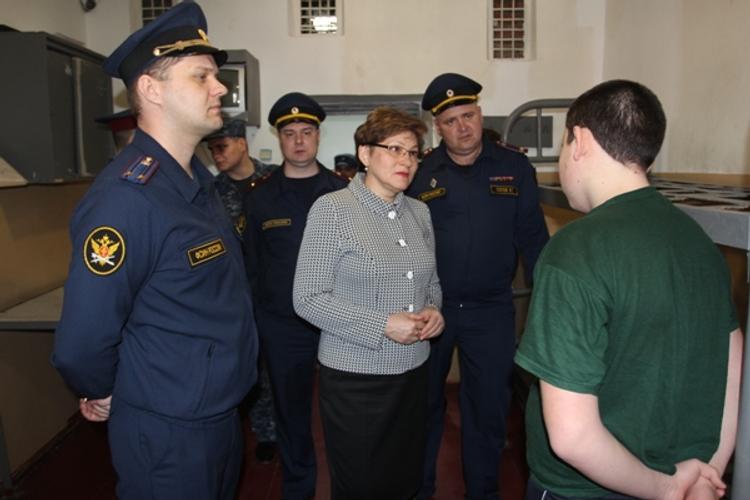 Детский обмудсмен посетила изолятор