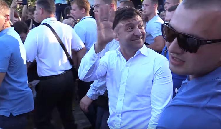 Украинцы начали воспринимать Зеленского, как клоуна