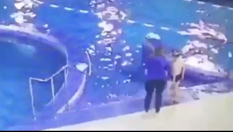 В сети появилось видео тонущего мальчика в бассейне