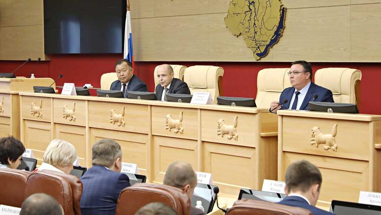 Дума и областной парламент: нужен «товарищеский почерк» взаимоотношений