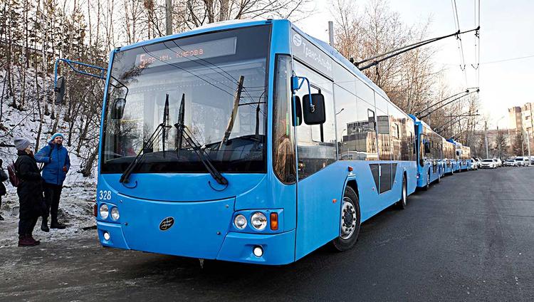 Троллейбус запущен через Академический мост
