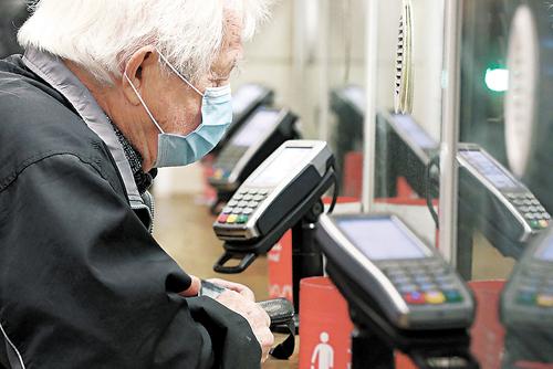 Работающим пенсионерам выплаты понижать не будут