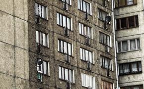 Москвич случайно выпал из окна квартиры на восьмом этаже