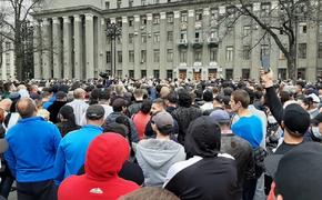 Опубликовано видео, как ОМОН разгоняет митингующих во Владикавказе