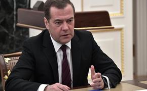 Медведев направил в правительство перечень мер поддержки туризма