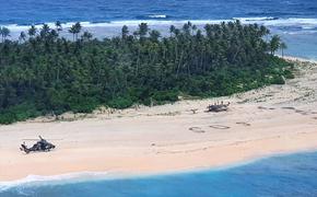 Военные нашли трех «робинзонов» в Тихом океане