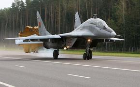 Белорусские ВВС провели военные учения с приземлением на трассе Минск-Брест 