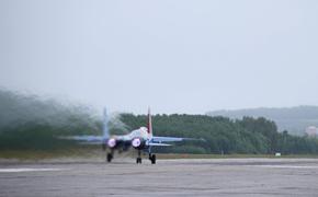 Истребитель Су-27 перехватил два американских самолета-разведчика над Черным морем