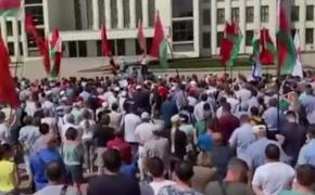 Колонны оппозиционеров стягиваются к митингу в поддержку Лукашенко