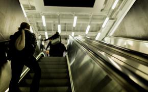 В московском метро 9-летней девочке «зажевало» руку на эскалаторе 