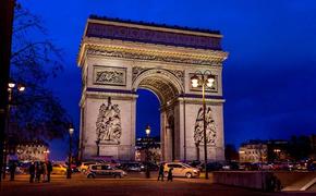 Зона вокруг Триумфальной арки в Париже эвакуирована после сообщения о заложенной бомбе