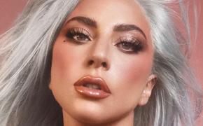 Видео, как Леди Гага в лонгсливе и ботфортах вышла голосовать за президента США, становится хитом в сети