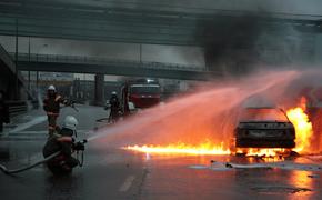 Автомобиль загорелся на МКАД