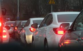 В Москве автомобилистам запретили ездить по выделенным полосам, за нарушение - штраф 3 тысячи рублей