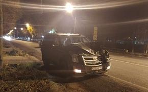 В Наро-Фоминске водитель, управляя автомобилем Cadillac, сбил парня и девушку и попытался скрыться