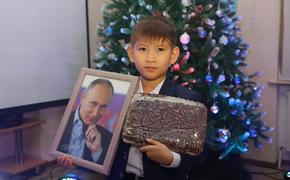 Акции детям не игрушки. Школьник, попросивший у Путина ценные бумаги  «Газпрома» и «Роснефти», получил в подарок пряник