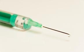 Стало известно о внезапной смерти женщины, привитой от коронавируса вакциной Pfizer