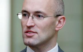Новый министр здравоохранения Латвии решил вакцинировать всех медиков страны