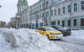 МЧС предупредило москвичей о снегопаде и гололедице ночью и утром