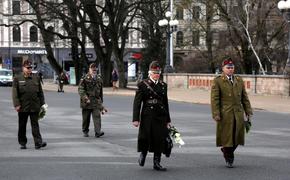 Латышские легионеры возложили цветы у памятника Свободы 